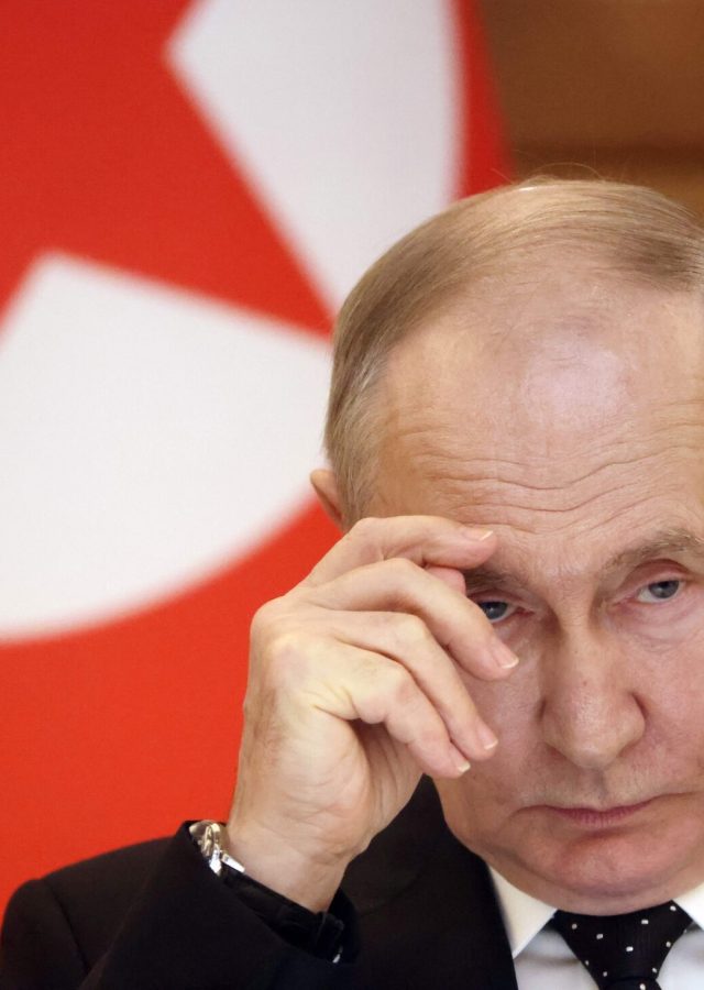 PYONGYANG, NORTH KOREA- JUNE 19 (RUSSIA OUT) Russia's President Vladimir Putin gestures during a joint press conference